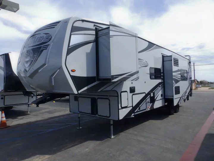 Eclipse Recreational Vehicles Attitude 2020