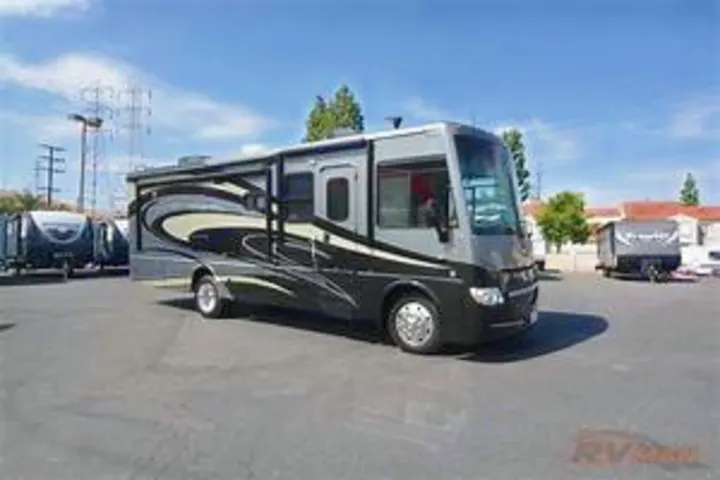 Outside TV and radio, storages, outside shower. . Winnebago Sightseer 2012