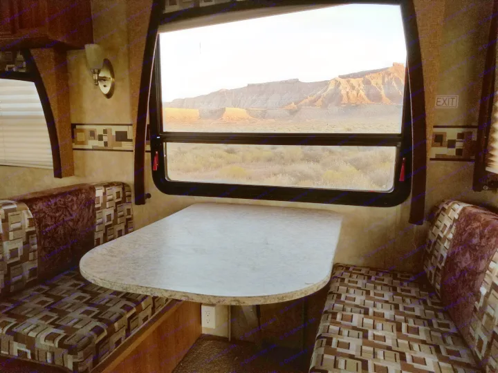 Table folds down into bed. Jayco Eagle Super Lite 2009