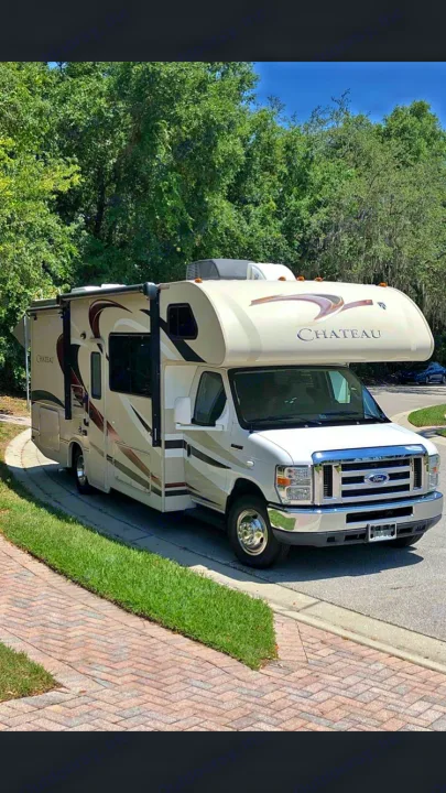 Thor Motor Coach Chateau 2015
