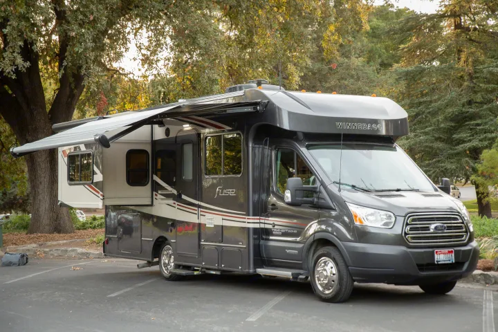 2018 Winnebago - Fuse Sleeps 4 people, has shower, toilet and one slideout . Winnebago fuse 2018