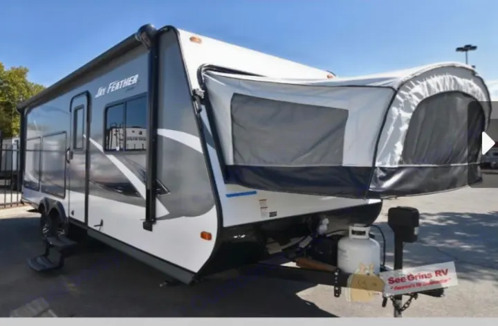 This Jay Feather hybrid travel trailer, ideal for RV rental adventures, features a pop-out bed and awning.. Jayco Jay Feather 2016