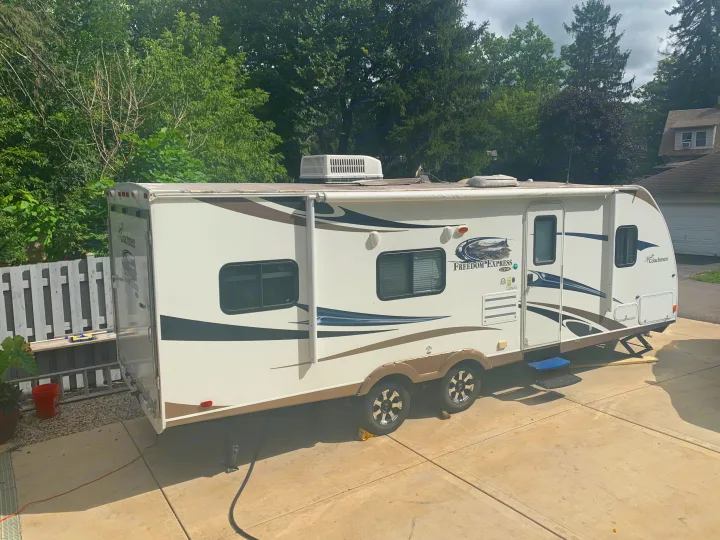 Coachmen Freedom Express 2013