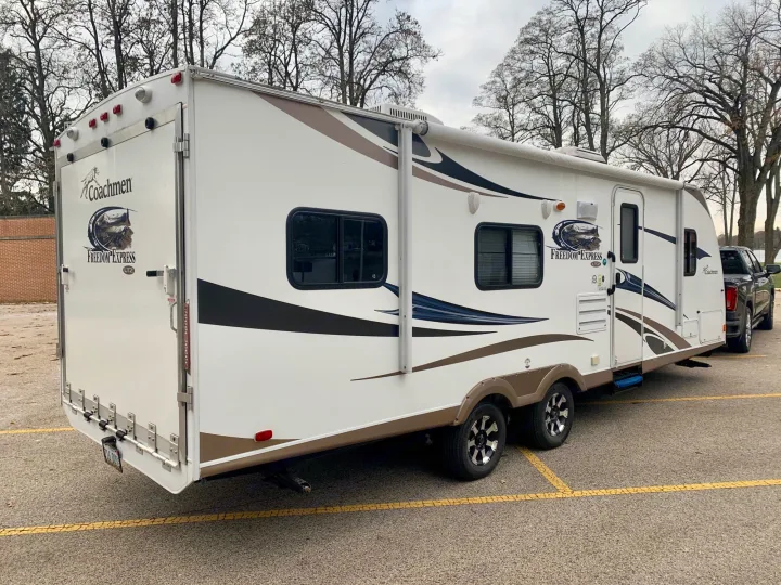 Coachmen Freedom Express 2013