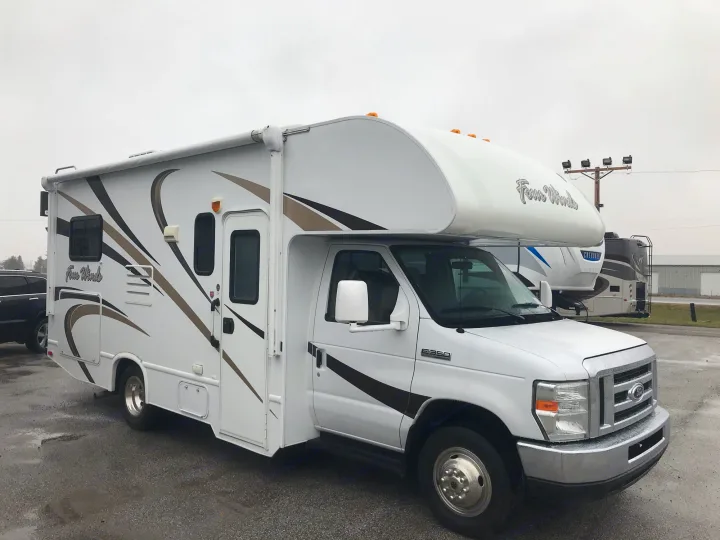 Thor Motor Coach Four Winds 2015