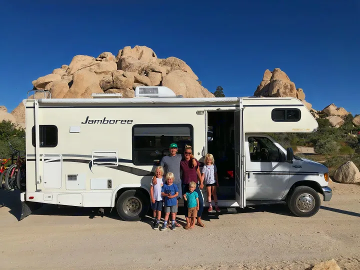 Joshua Tree National Park - Family of 6. Fleetwood Jamboree 23e 2002