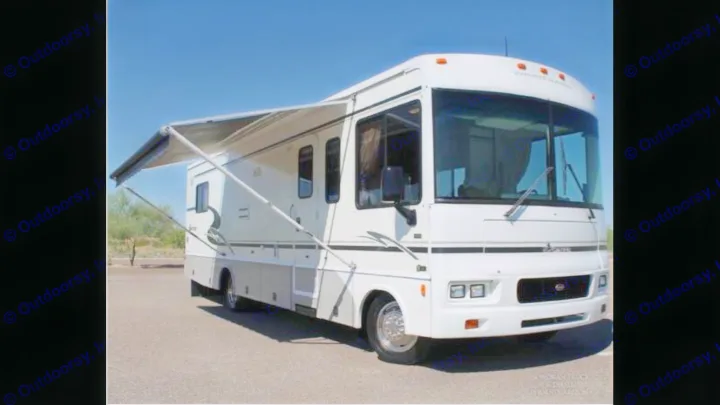 33ft of Sightseer Fun! Large Awning for Shade!. Winnebago Sightseer 2005