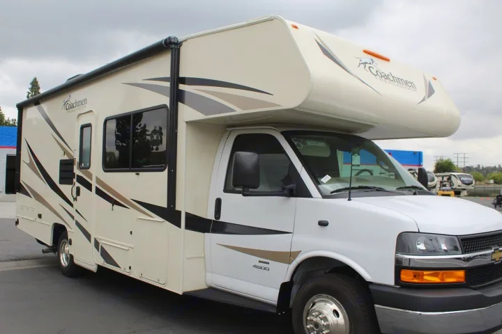 Detailed view of a white and beige Coachmen Freelander Class C RV, perfect for RV rental adventures.. Coachmen Freelander 2020