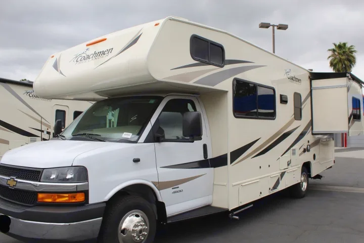 A cream Coachmen Freelander Class C RV motorhome, on a Chevy chassis, with a slide-out, ready for rv rental.. Coachmen Freelander 2020