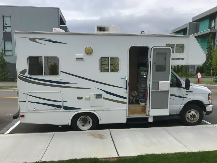 All you need to go play .. 21 ft all in 13 ft high clean smoke free and fully stocked just bring your toothbrush .. . Adventurer Lp Adventurer 2009