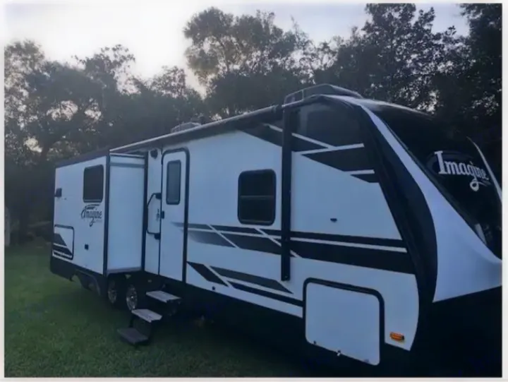 This is the exterior of the camper.. Grand Design imagine 2019