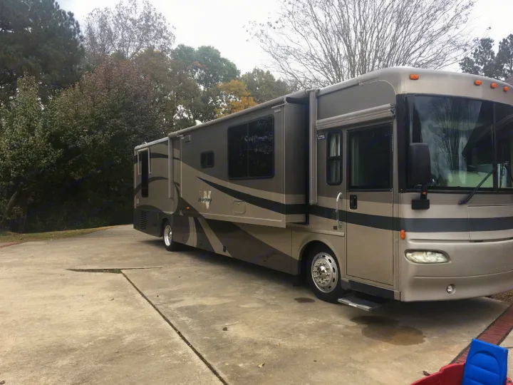 Winnebago Journey 2004