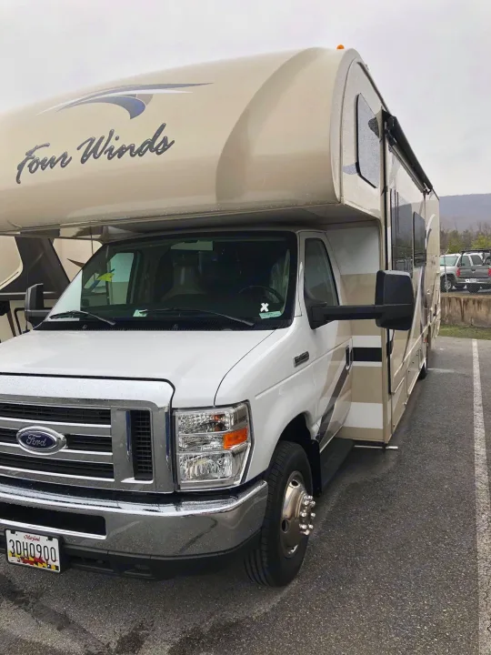 Thor Motor Coach Four Winds 2017