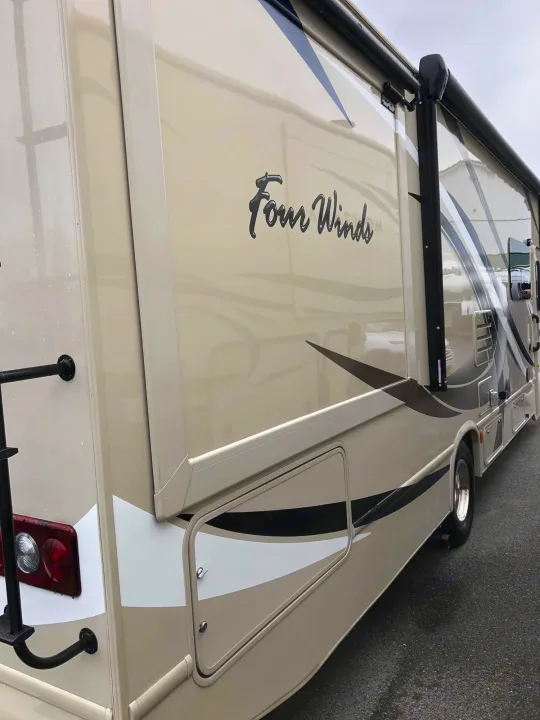 Thor Motor Coach Four Winds 2017