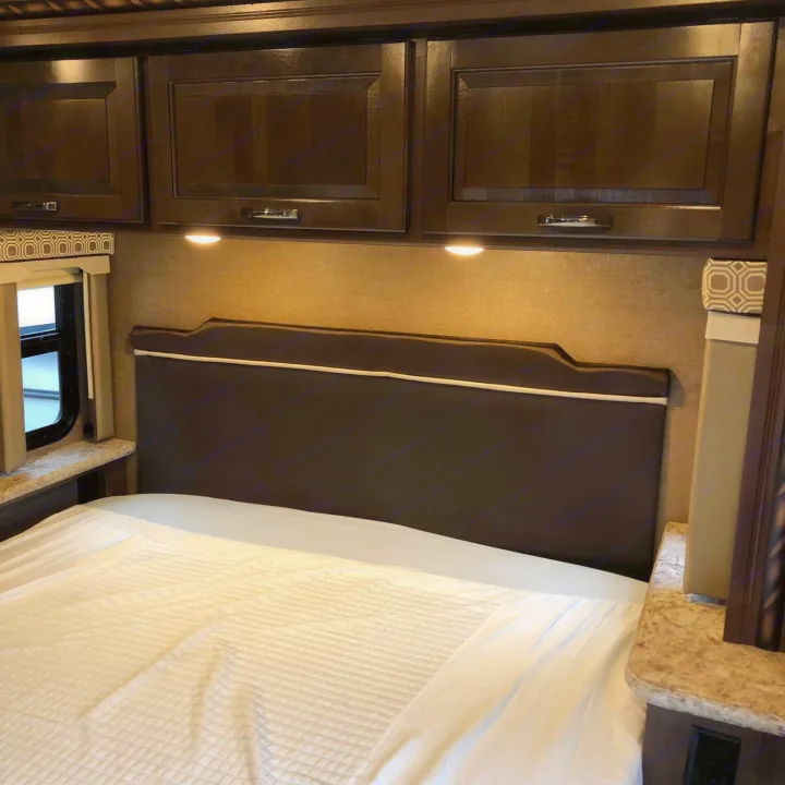 Thor Motor Coach Four Winds 2017