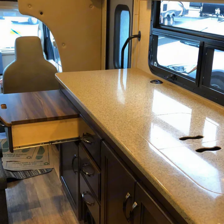 Thor Motor Coach Four Winds 2017