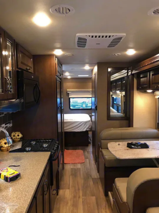 Thor Motor Coach Four Winds 2017