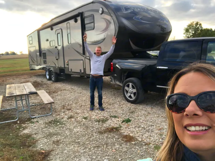 5th Wheel exterior view.  Owner will deliver and pickup 5th wheel within 50 miles of Schaumburg, IL for a $150 fee, round trip.  . Prime Time Crusader 2015