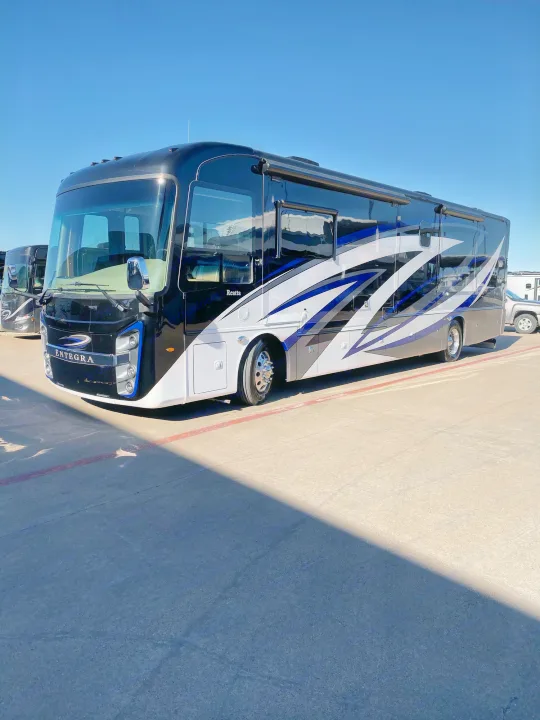 Entegra Coach Reatta 39bh 2019