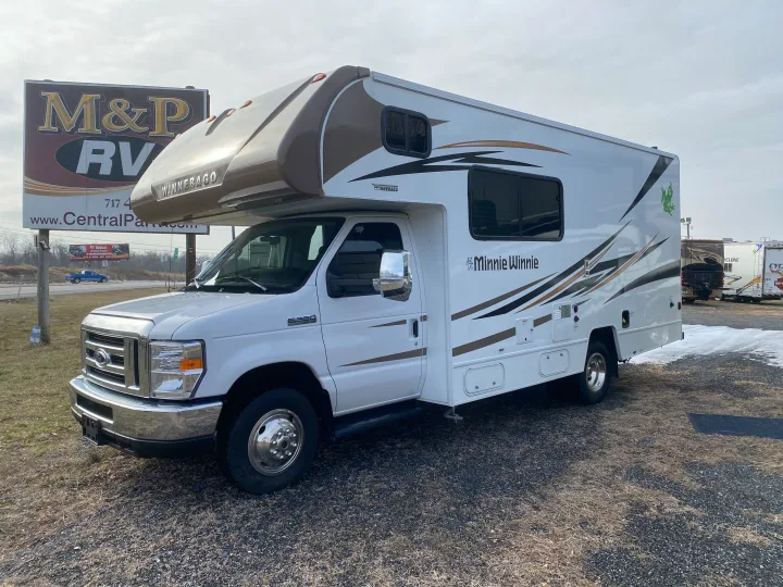 Winnebago 2019 Minnie Winnie 22R Pet Friendly Insurance Included 2019