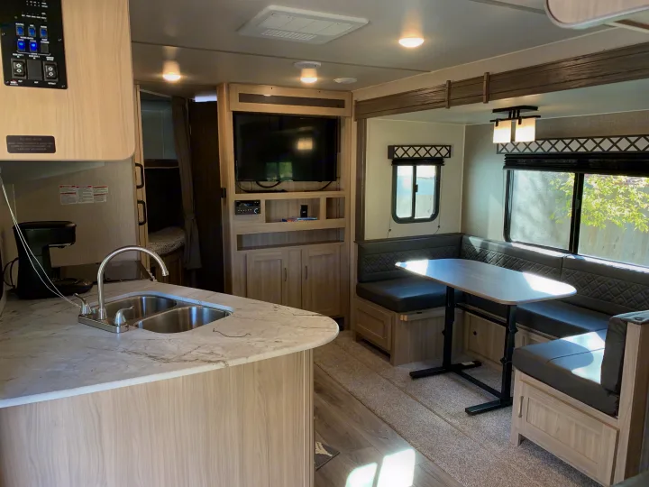 Coachmen Freedom Express 2020