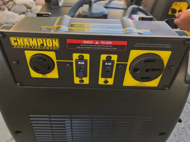 I have 2 portable generators to accommodate those who like to dry camp or boon-dock.. Other Cougar367fls 2018