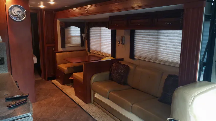 Newmar Canyon Star 2012