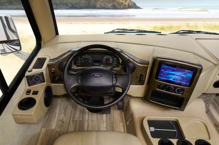 Cockpit. Thor Motor Coach A.C.E 2020