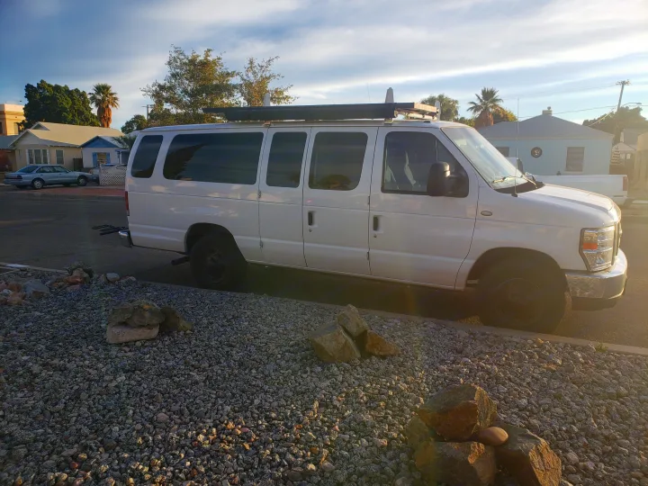 Ford Econoline Club Wagon 2010