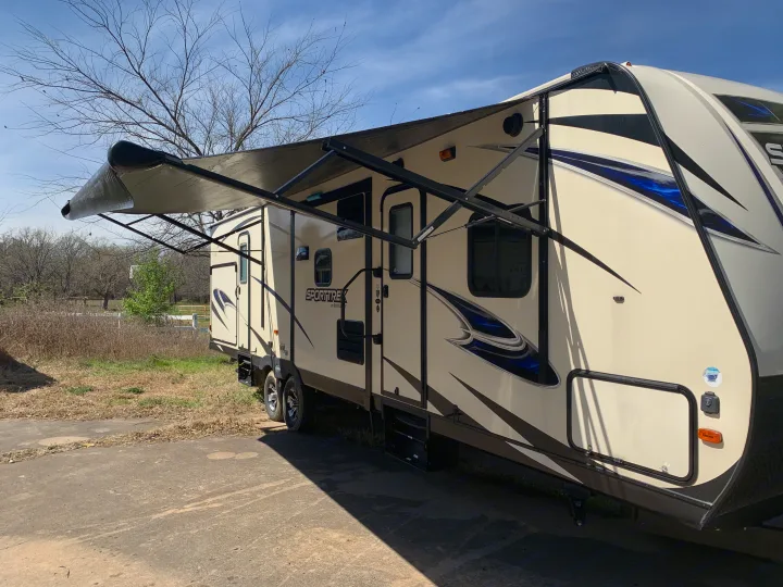 18 foot awning. Venture Rv Sporttrek 2018