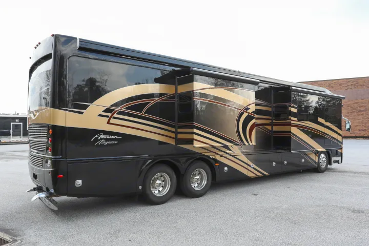 American Coach American Allegiance 42t 2016