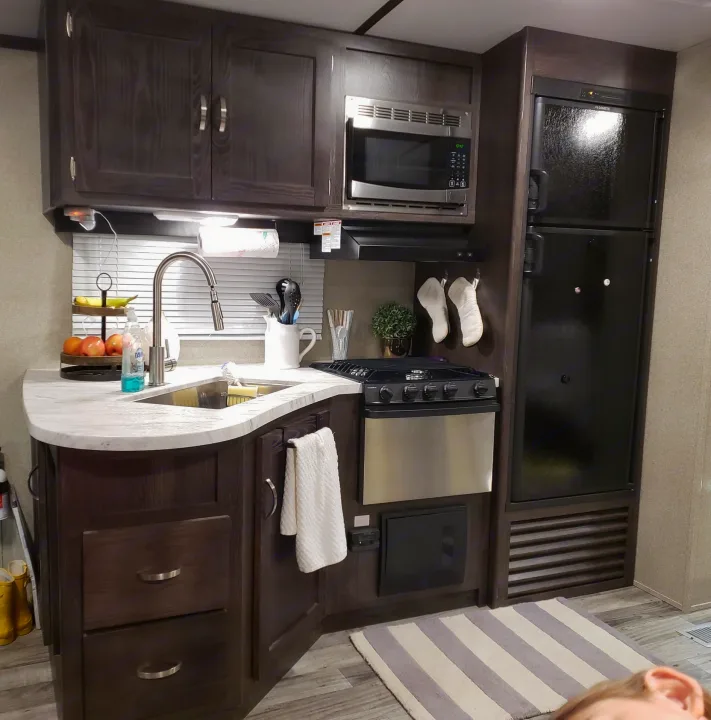 Kitchen. Keystone Outback 324CG 2018