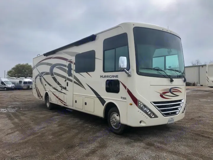 Thor Motor Coach Hurricane 2021