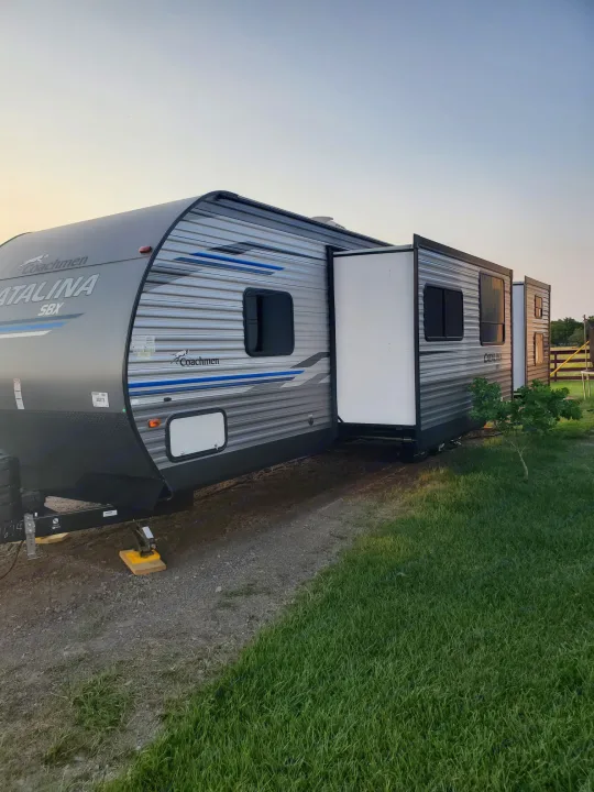 Two pull outs. Coachmen Catalina 321BHDS 2020