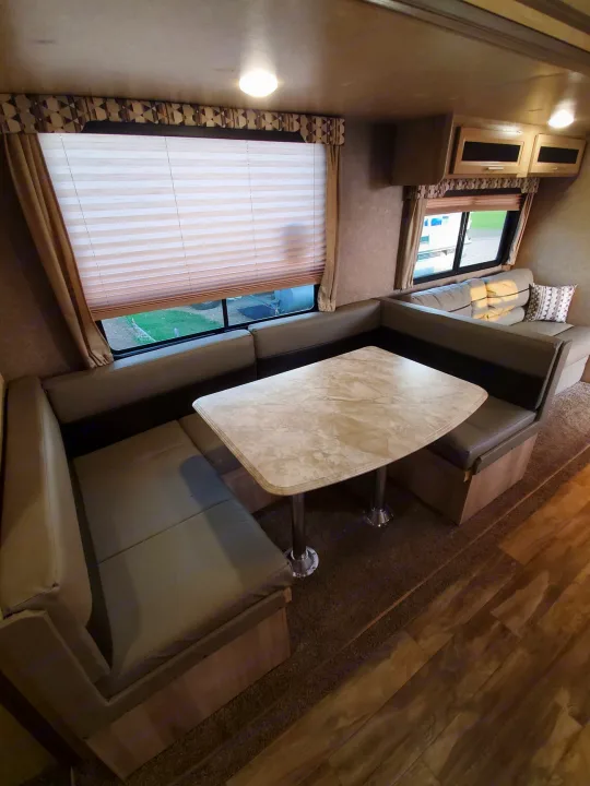Dinette that folds out to sleeper. Coachmen Catalina 321BHDS 2020