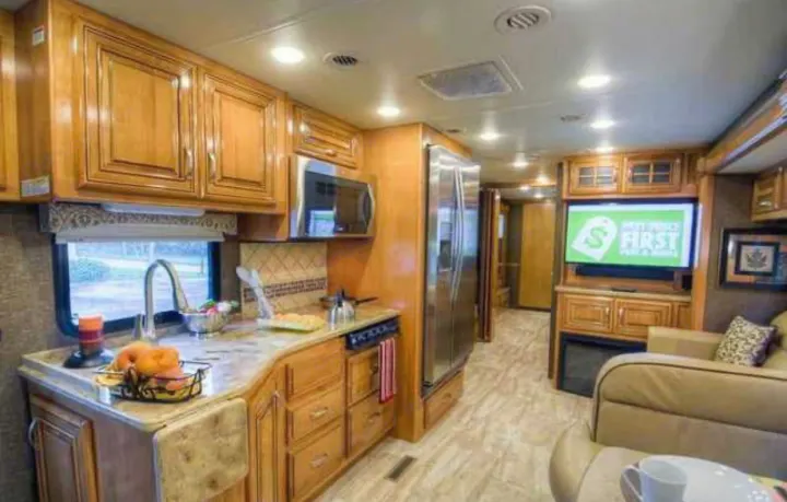 So much room for activities!!!!!. Other Challenger 2016