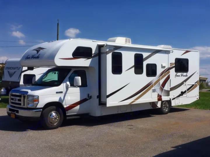 Exterior Front. Thor Motor Coach Four Winds 2018