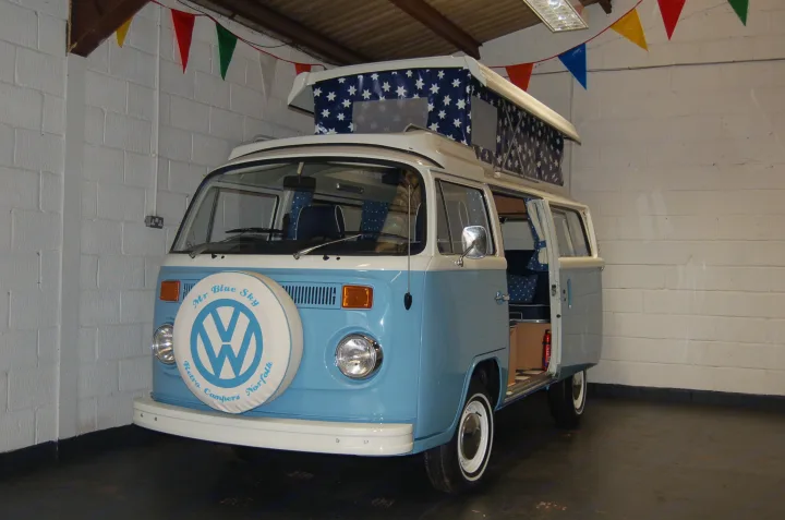 Blue and white vintage VW campervan, a perfect RV rental, featuring a starry pop-top.. Volkswagen 2.0L T2 Late Bay 1975