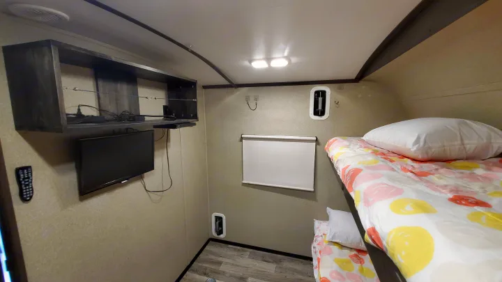 Bunk house / toy hauler garage. Keystone Outback 324CG 2018