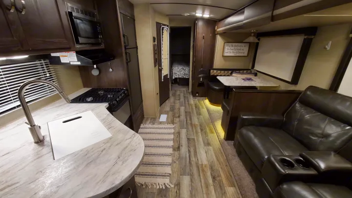 Living Room / Dinette / Kitchen. Keystone Outback 324CG 2018