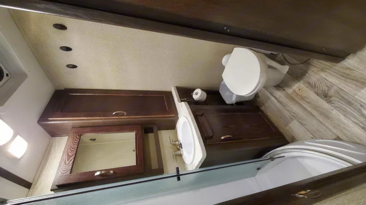 Restroom. Keystone Outback 324CG 2018