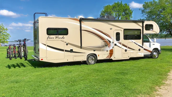 “Sugarbear III” at the Mighty Mississippi River!. "Sugarbear Express III" Low Miles Thor 31E Bunkhouse 2017