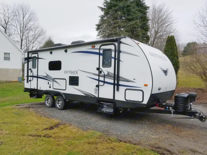 Side view, entrance. Other Outback 2018