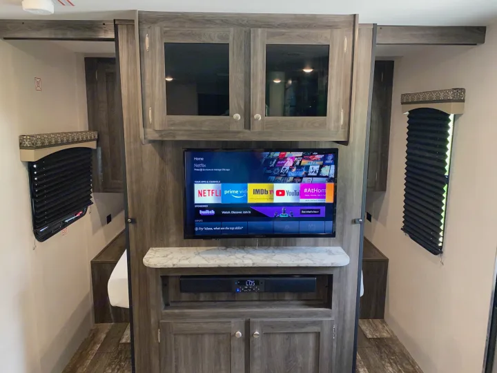 TV with built in Amazon FireTV. Starcraft Autumn Ridge 2020