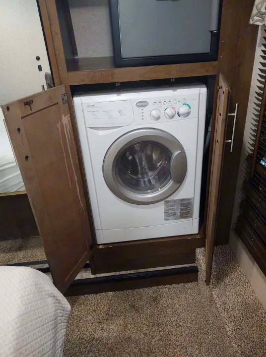 This RV rental features a compact white Splendide washer/dryer combo for convenient laundry.. Keystone Cougar 2019