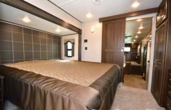 Kingsize bed. Other Avalanche 2019