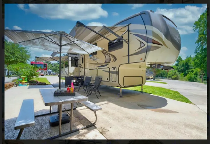 Outdoor space. Jayco North Point 2018