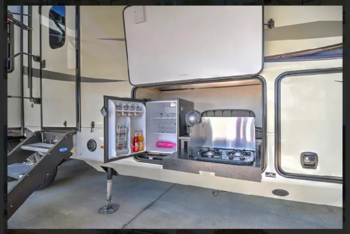 Outdoor kitchen. Jayco North Point 2018