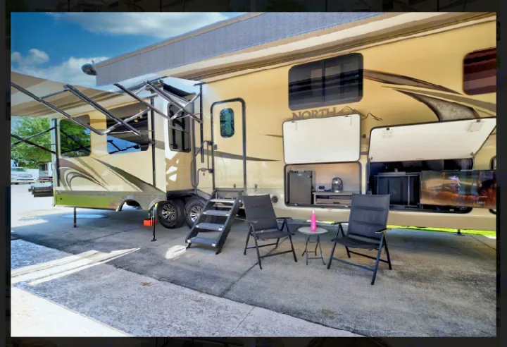 Outdoor area. Jayco North Point 2018
