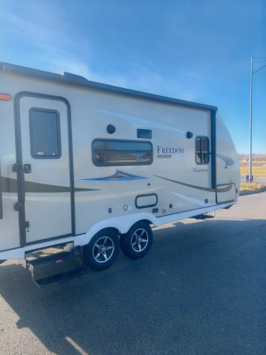 New MO. Coachmen Freedom Express 2019